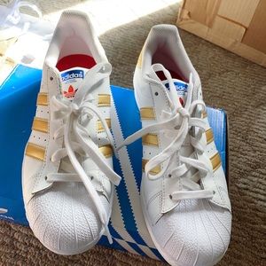 SOLD 💟 ADIDAS GOLD SUPERSTARS